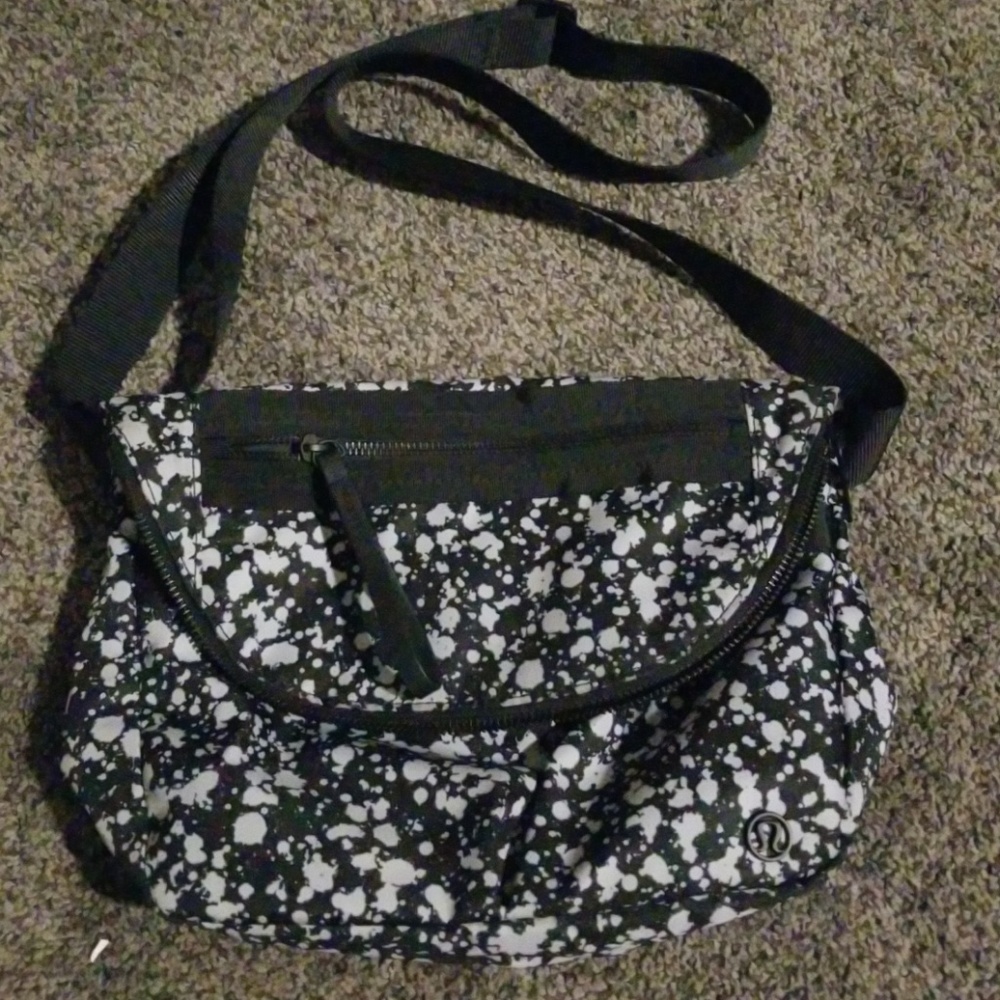 Lululemon crossover bag